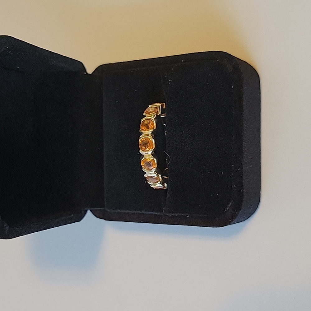 Eternity band ring in 14k yellow gold, size 9